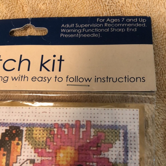 FLUTTERING BUTTERLIES WITH FLOWERS CROSS STITCH KIT~CRAFTERS SQUARE~#839041 - Picture 3 of 5